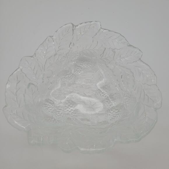 Vintage Intricately Textured Grapes and Leaves Designed Clear‎ Glass Dish - Picture 2 of 7